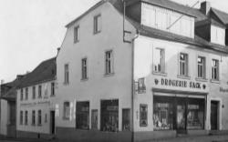 Drogerie Sack Außenansicht, ca. 1956