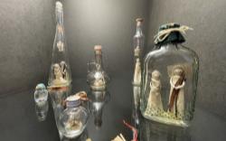 Krippen aus Maisblättern in Flaschen,Leihgabe Muzeum Jindrichohradecka  
